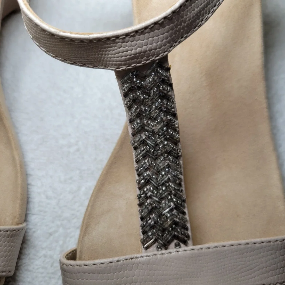 Bandolino Womens Beige Beaded T-Strap Wedge Sandals Snake Size 8.5M